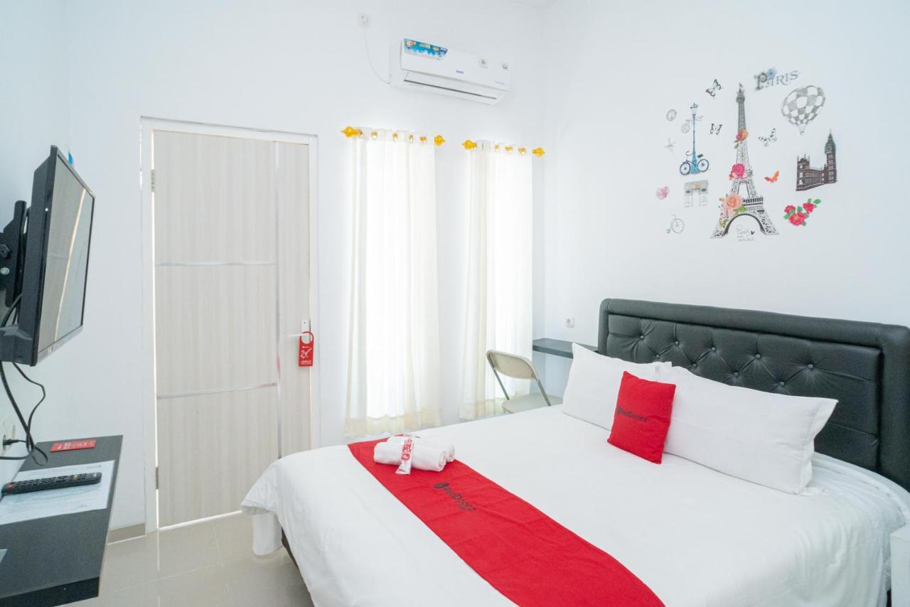 Hotel Reddoorz Syariah At Winong Nganjuk Exterior foto