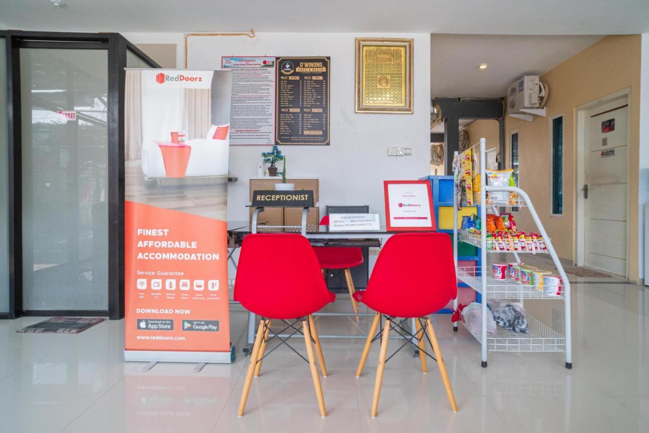 Hotel Reddoorz Syariah At Winong Nganjuk Exterior foto
