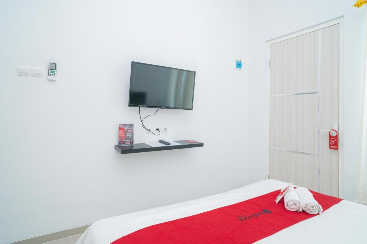 Hotel Reddoorz Syariah At Winong Nganjuk Exterior foto