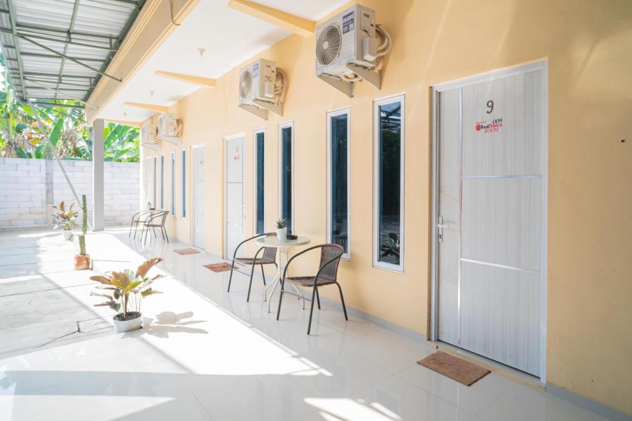 Hotel Reddoorz Syariah At Winong Nganjuk Exterior foto