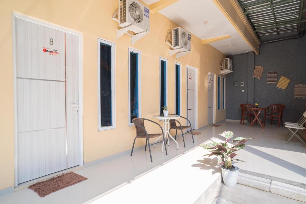 Hotel Reddoorz Syariah At Winong Nganjuk Exterior foto