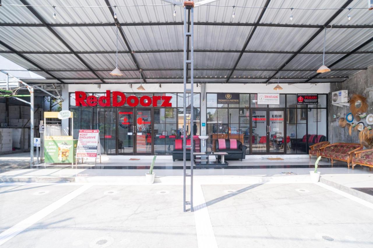 Hotel Reddoorz Syariah At Winong Nganjuk Exterior foto