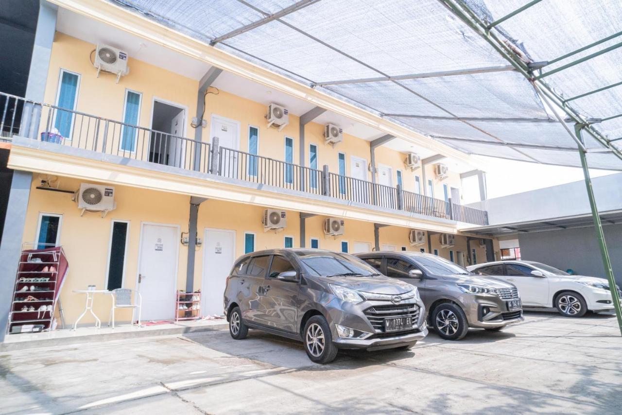 Hotel Reddoorz Syariah At Winong Nganjuk Exterior foto