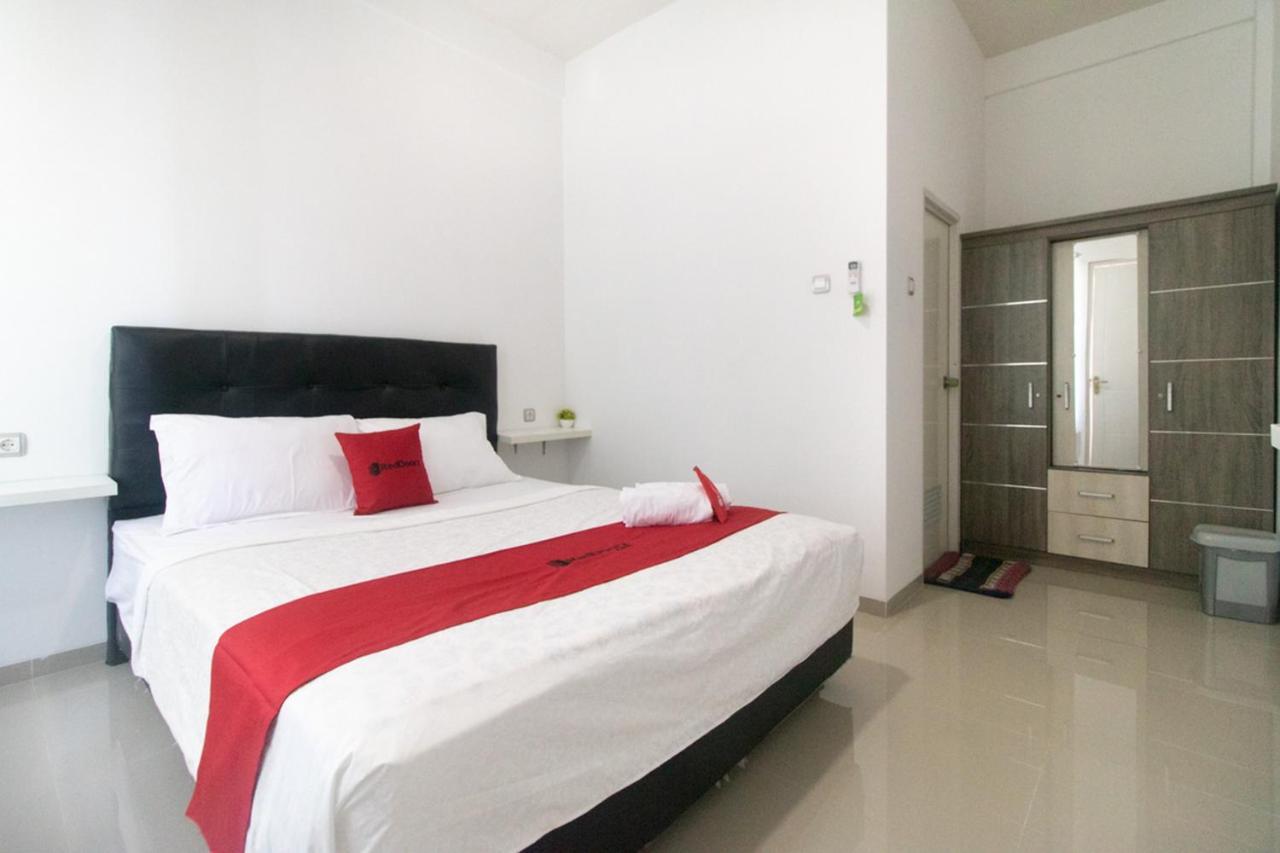 Hotel Reddoorz Syariah At Winong Nganjuk Exterior foto